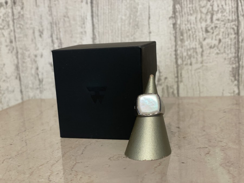 ラグジュアリーブランドのTOMWOOD