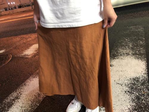 オーラリーのウォッシュリネンフレアスカート