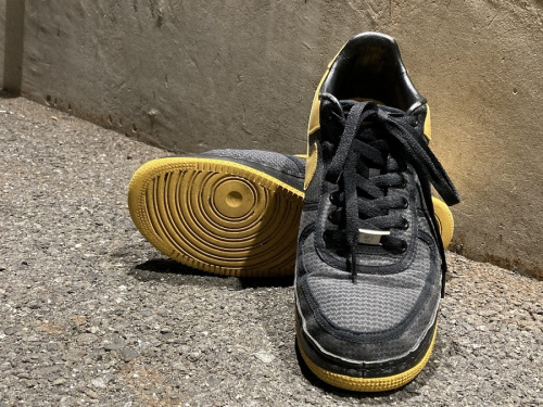 コラボ・別注アイテムのNIKE × LIVESTRONG × UNDEFEATED