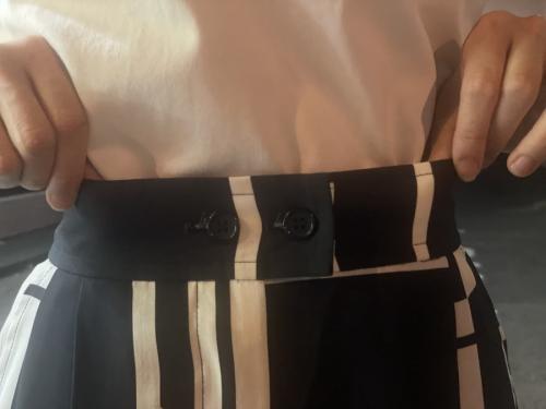 Geometric Tuck Trousersのトレファクスタイル調布国領店