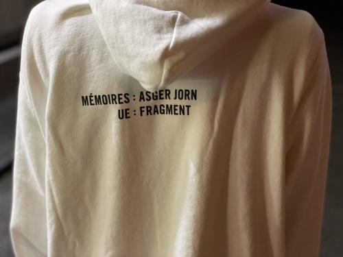 ユニフォームエクスペリメントのメモリーズフーディー