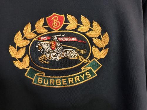 バーバリーのアーカイブロゴスウェット