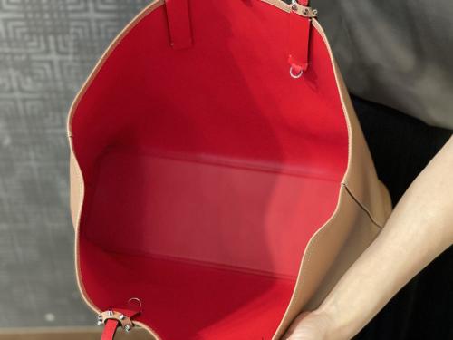 クリスチャンルブタンのスタッズトートバッグ