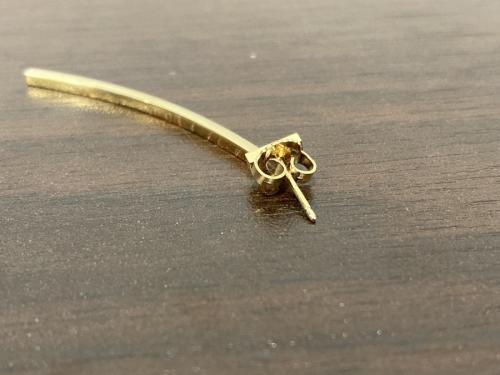 ティファニーのK-18Tバーピアス