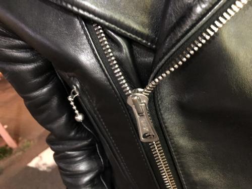 ルイスレザースのライトニングライダースジャケット