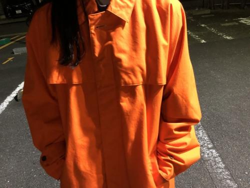 オーラリーのステンカラーコート