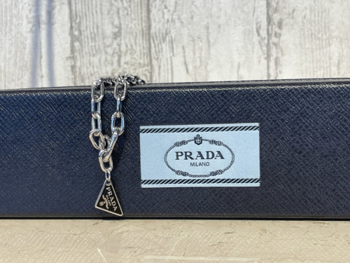 インポートブランドのPRADA