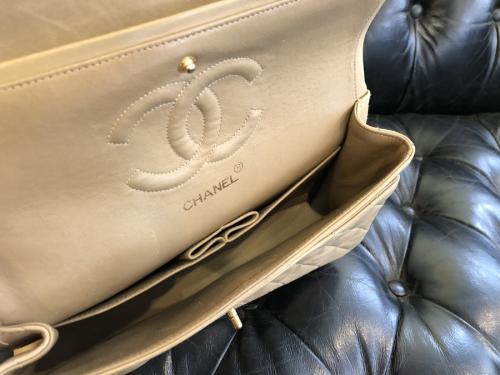 シャネルのクラシックチェーンマトラッセ25