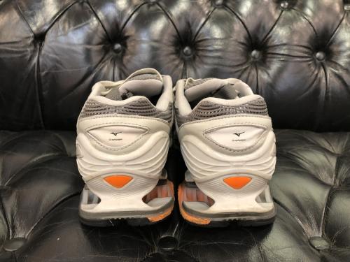 ミズノ×グラフペーパーのウェーブプロフェシー