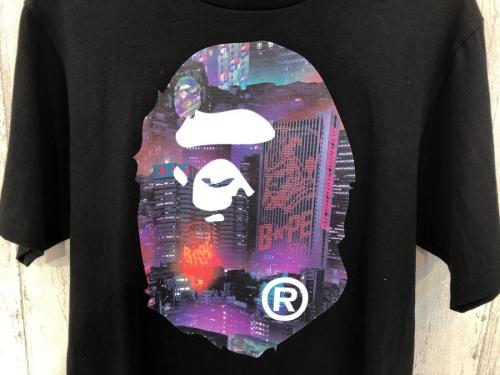 ア ベイシング エイプのプリントTシャツ