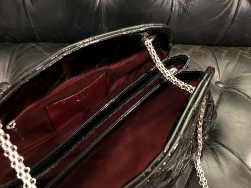 シャネルのパテントレザーマドモアゼルチェーンショルダーバッグ