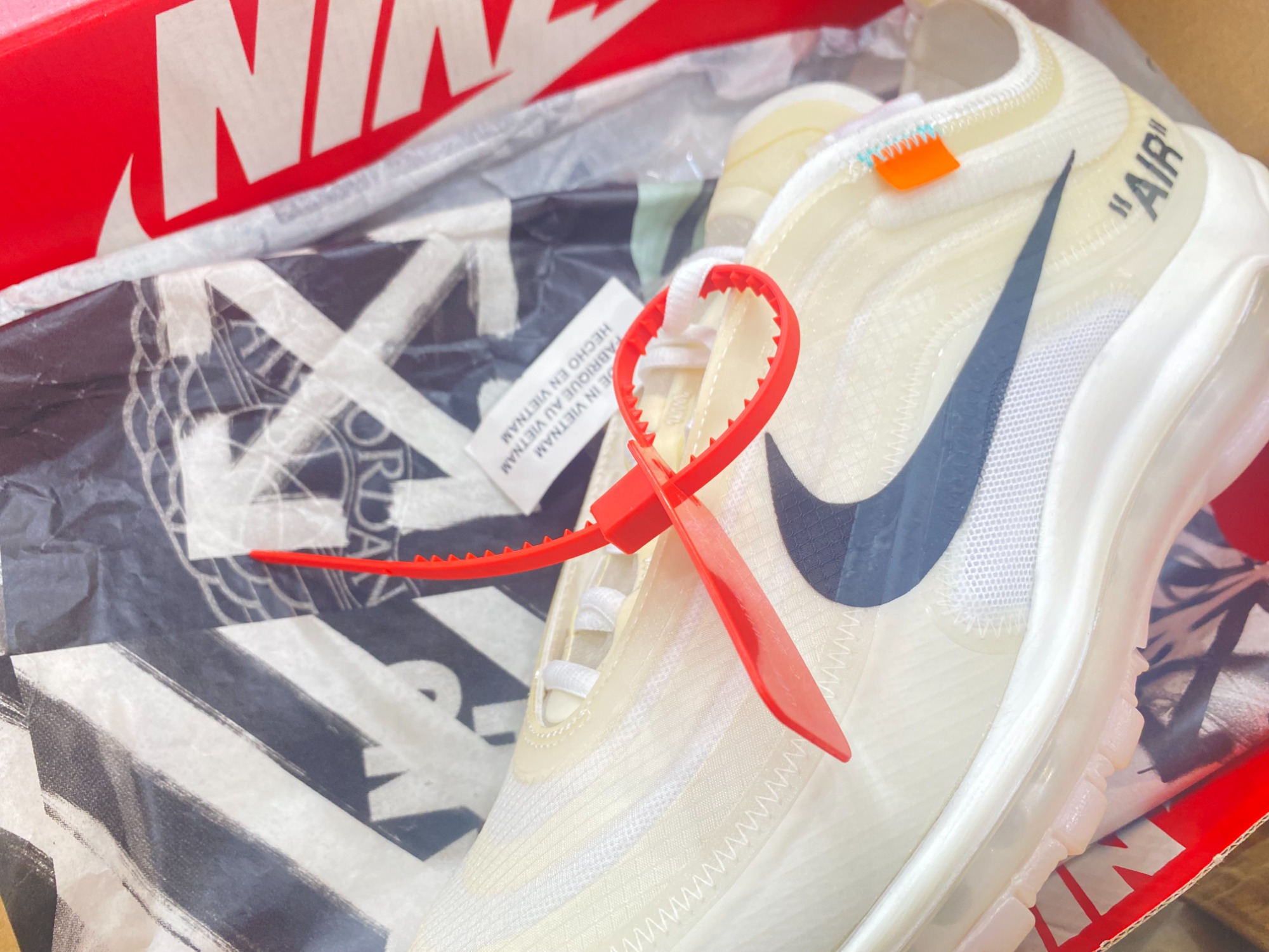 根強い人気コラボアイテム【NIKE×OFF-WHITE／ナイキ×オフホワイト 