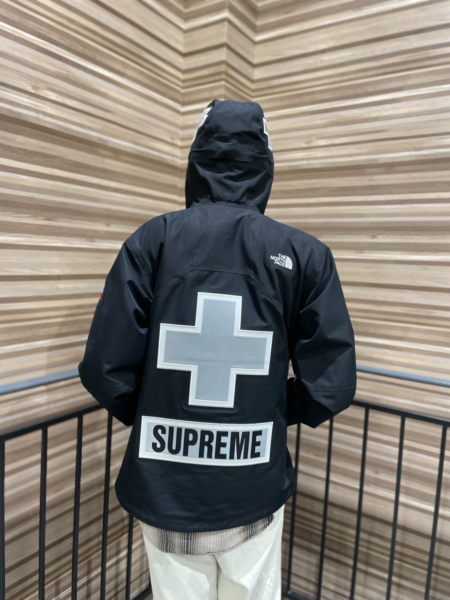 梅雨の季節におススメの王道コラボ！【シュプノース】【SUPREME×THE