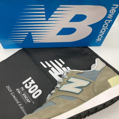 「スニーカーのNEW BALANCE 」