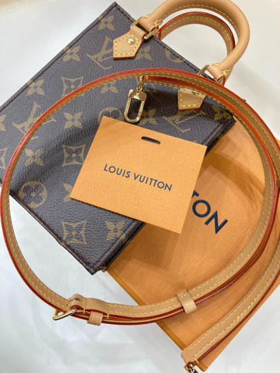 「ラグジュアリーブランドのLOUIS VUITTON 」