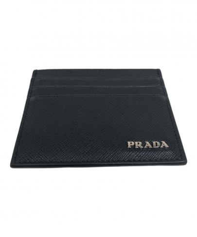 「ラグジュアリーブランドのPRADA 」