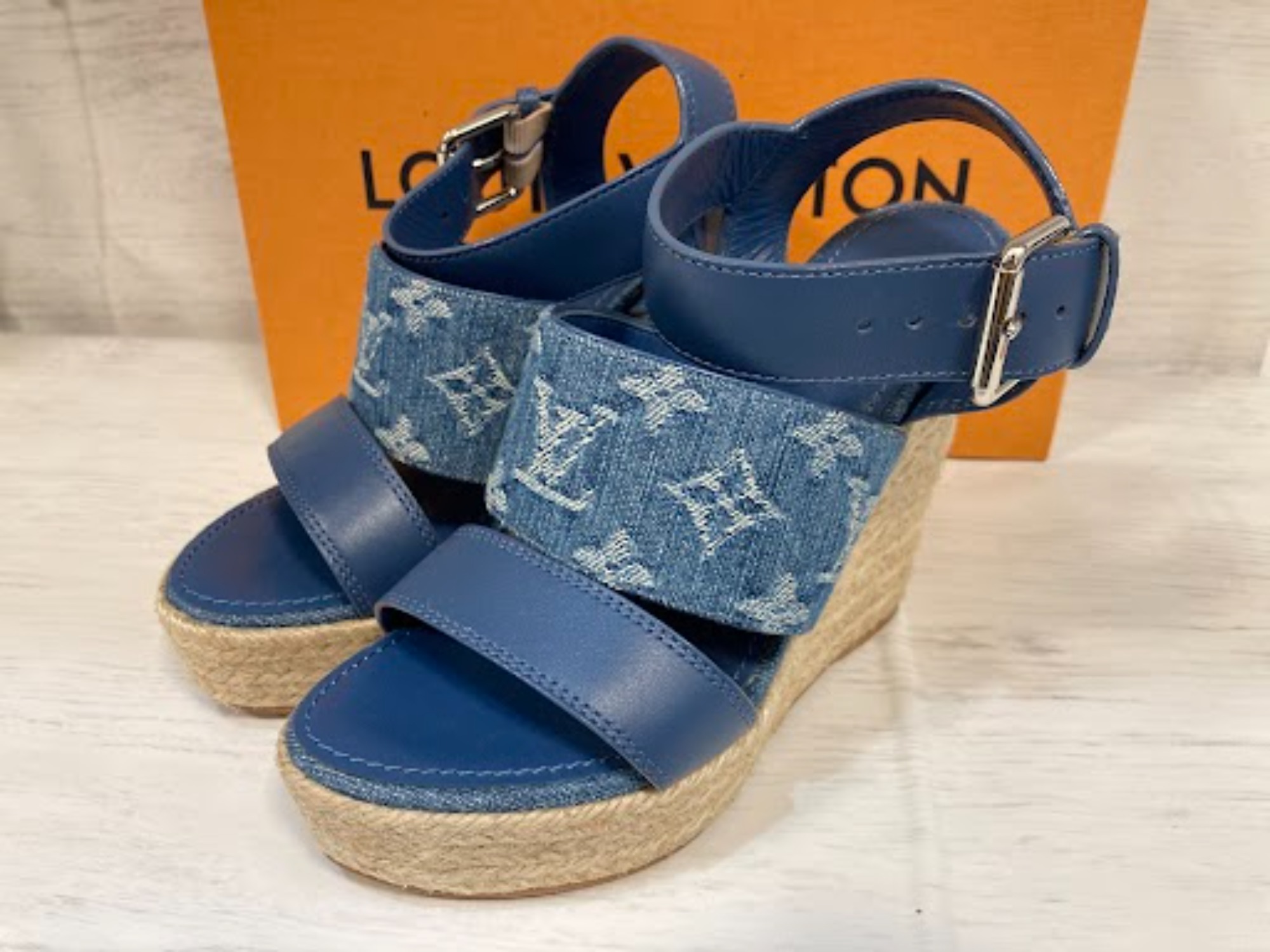 LOUIS VUITTON】より【スターボードラインサンダル】を買取入荷致し 