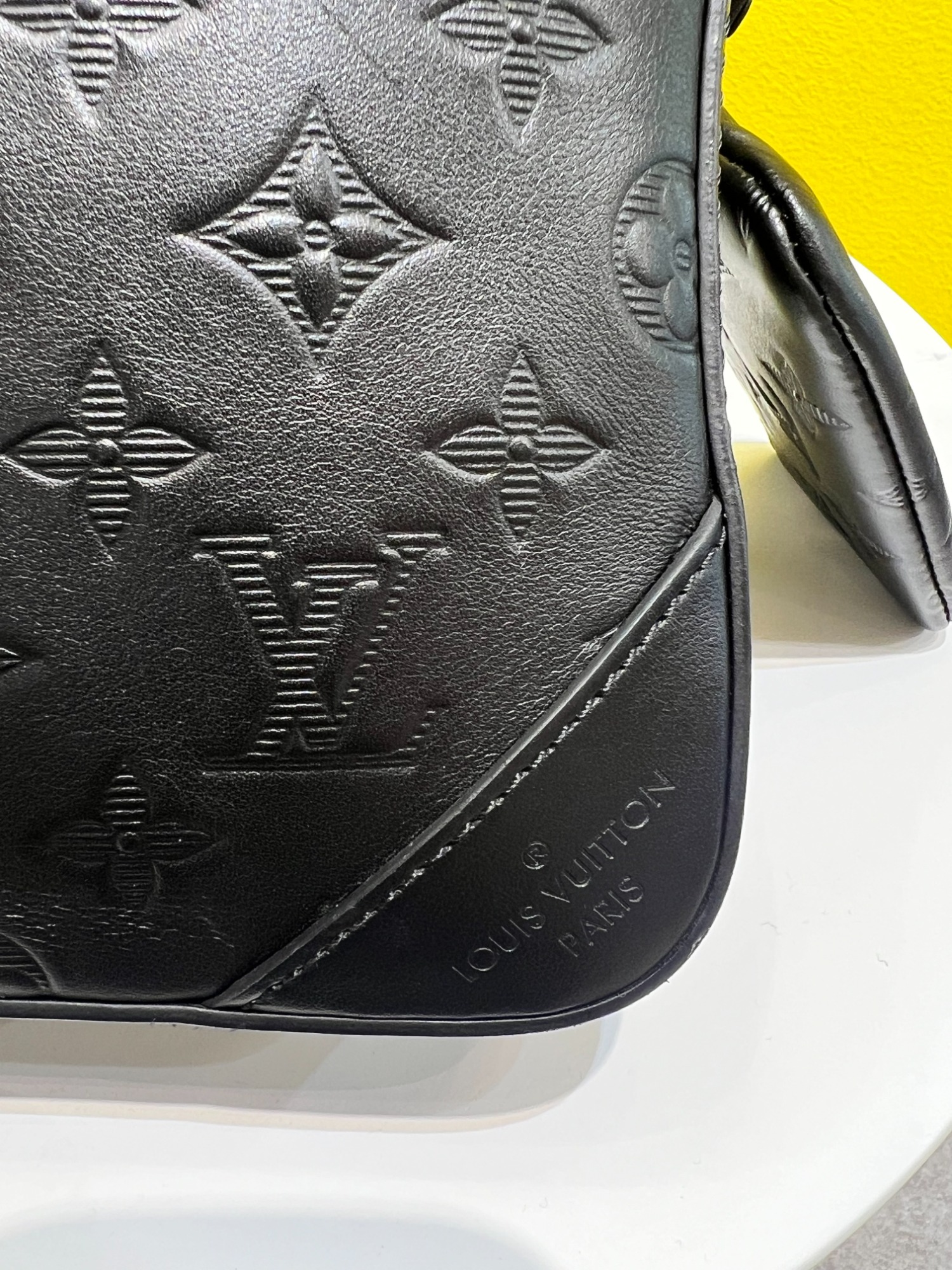 LOUIS VUITTON / ルイ・ヴィトン 】より【 デュオ・メッセンジャー 