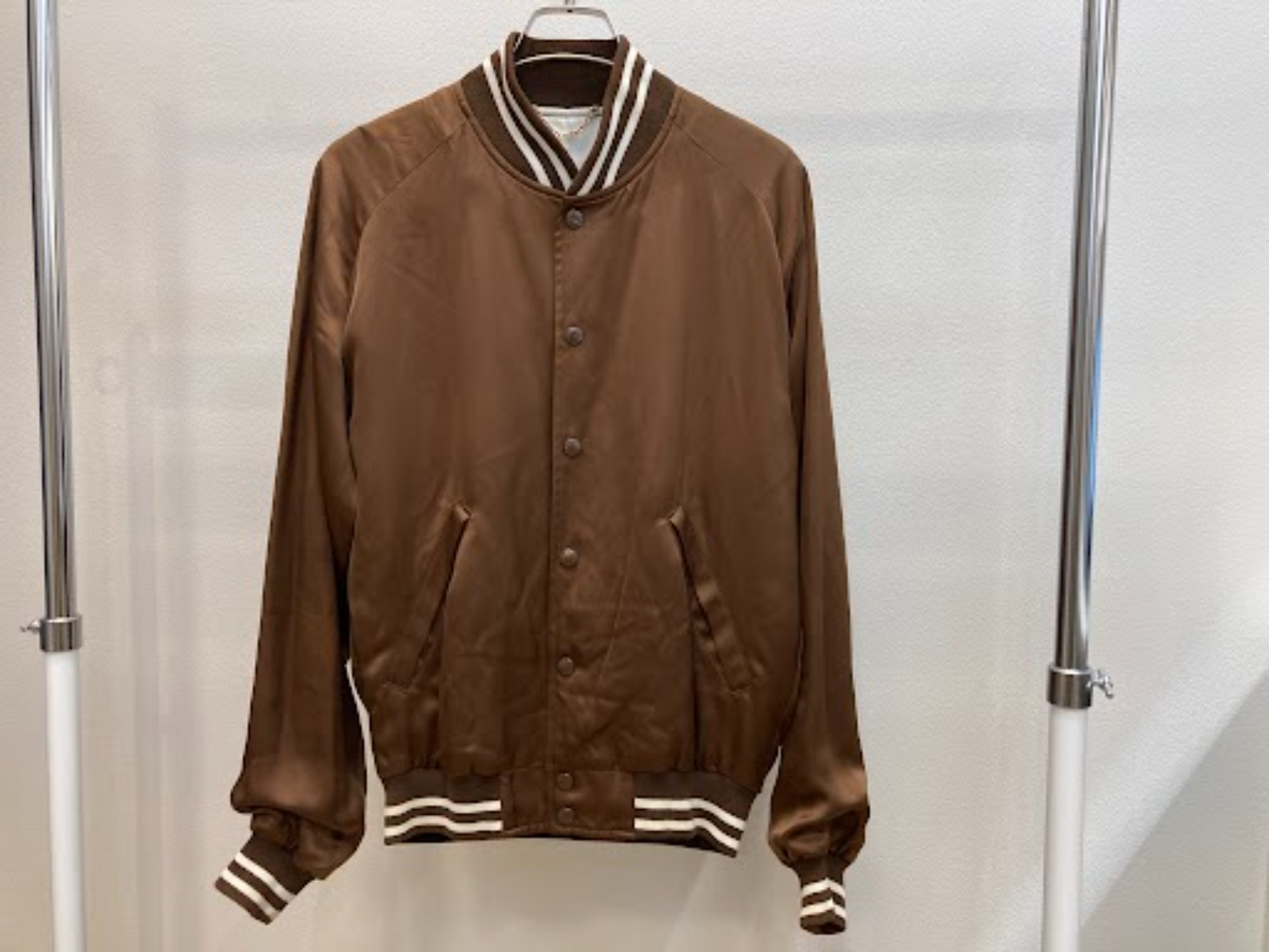 LOUIS VUITTON 】より【 バックロゴスタジャン 】が買取入荷致し
