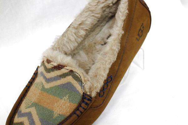 ⭐️ UGG クッション 超レア！⭐️ 新品・未使用 ⭐️ Pendleton 限定コレクション“UGG(アグ)×Pendleton(ペンドルトン)”[2016.08