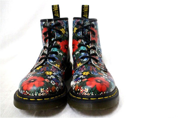 Dr.Martens（ドクターマーチン）より花柄6ホールブーツ入荷。[2019.04