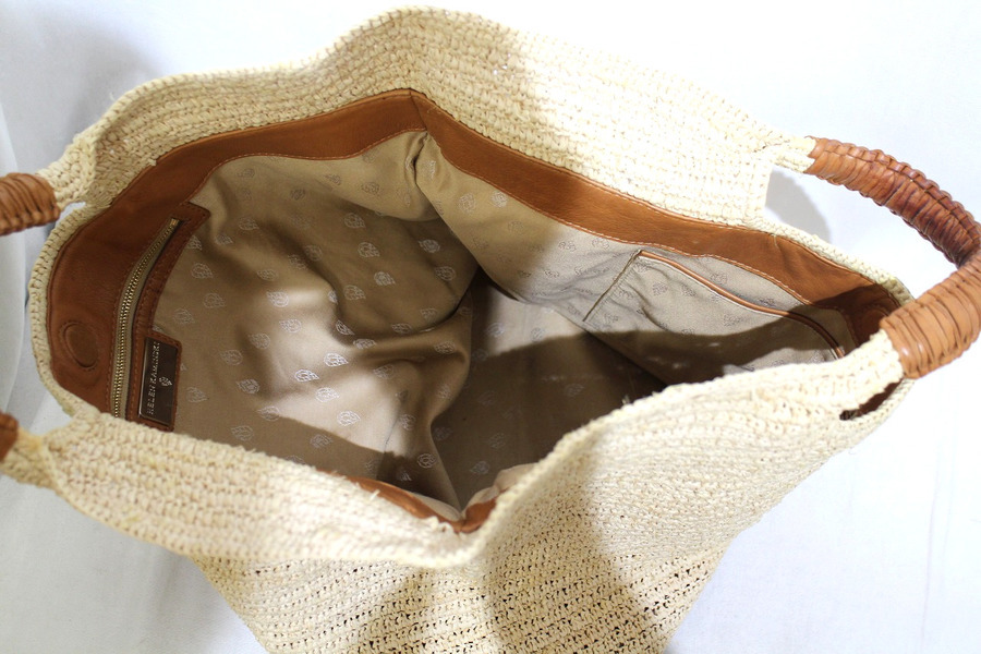 Helen Kaminski/ヘレンカミンスキーのバッグ取り揃えております