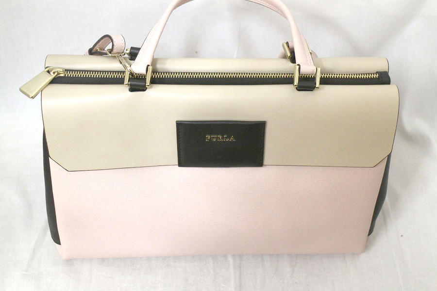 Furla 2wayレザーショルダーバッグ入荷 19 06 06発行