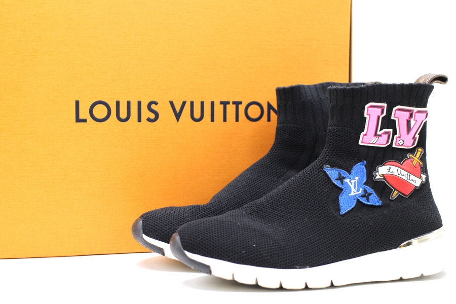 Louis Vuitton ルイヴィトン から ブラックハートラインスニーカー が買取入荷です 12 03発行