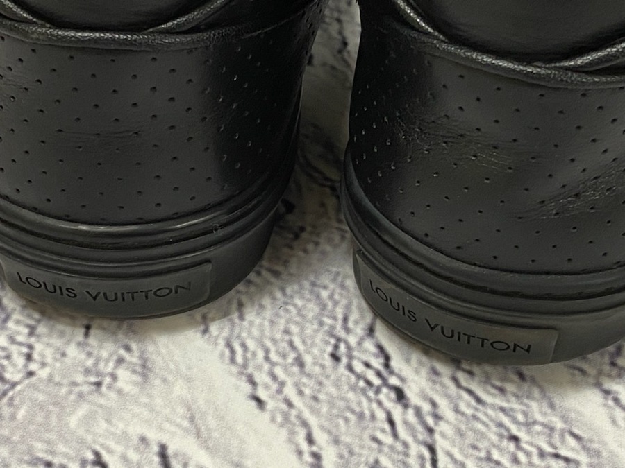 LOUIS VUITTON/ルイヴィトン】から【ミドルカットレザースニーカー】が