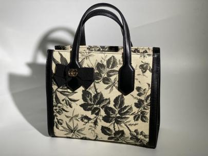 「ラグジュアリーブランドのGUCCI 」