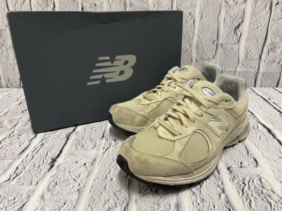 「スニーカーのNEW BALANCE 」