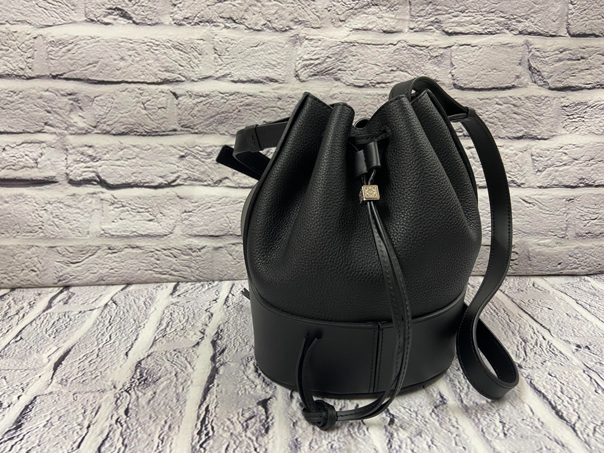 新品　ロエベ　LOEWE バルーン　ラージ　バッグ　黒　ドローストリング 新品ロエベLOEWE バルーンラージバッグ黒ドローストリング