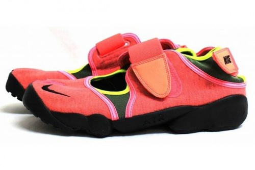 スニーカーのNIKE