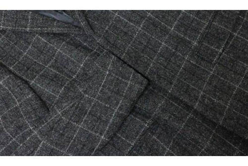 トップスのチェスターコート