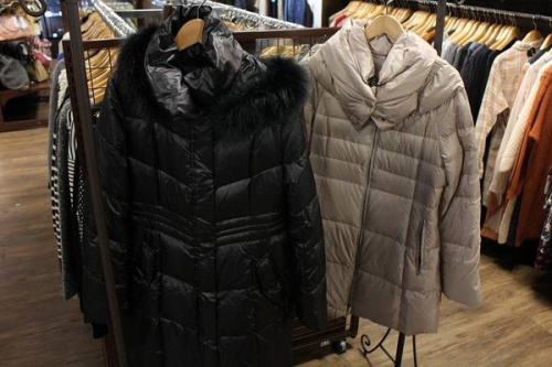 UNTITLEDのダウンコート