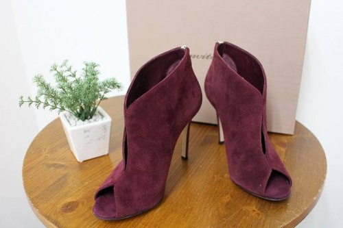 ジャンビト・ロッシのスウェード