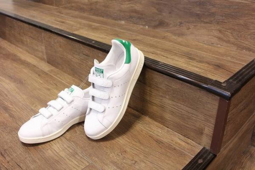 アディダスのスタンスミス
