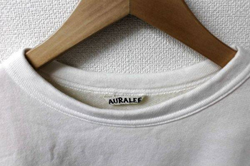 オーラリーのスウェット