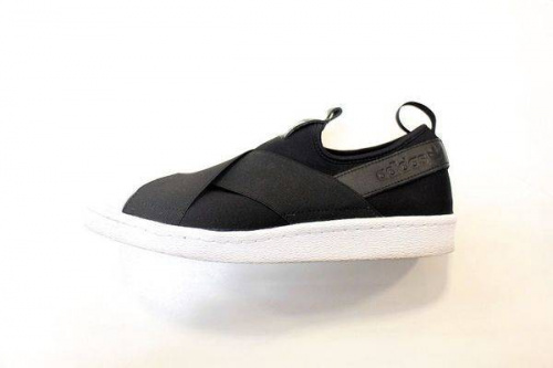 アディダスのスリッポン