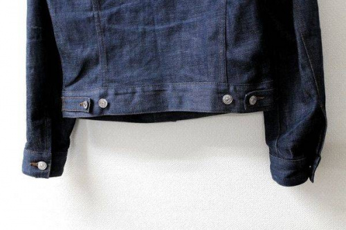アクネのデニム
