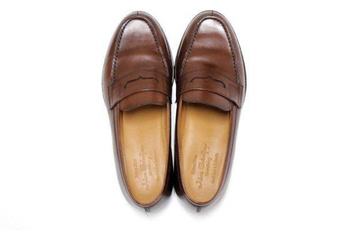 ジャランスリウァヤのレザー