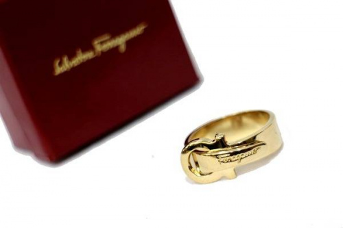 東戸塚のフェラガモ