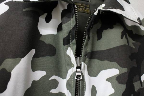 トップスのジャケット