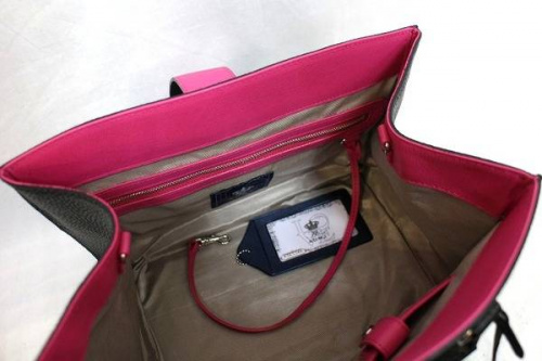 スワロフスキーのレザー