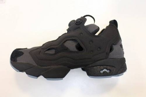 スニーカーのリーボック