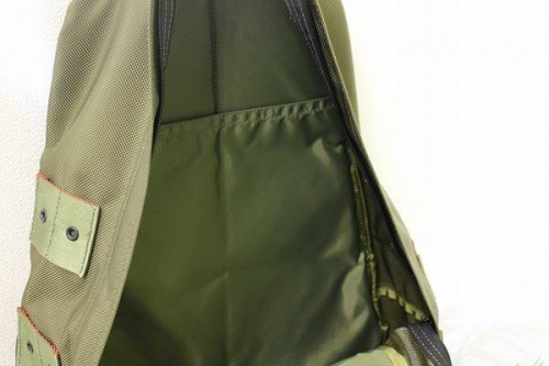 デイパックのバックパック