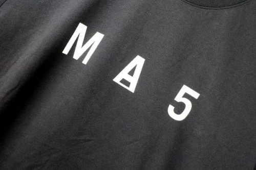 DESIGNのコラボTシャツ