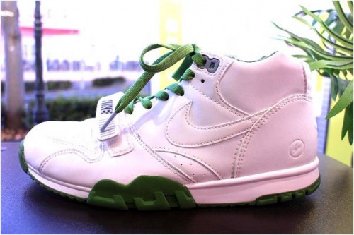 スニーカーのSALE