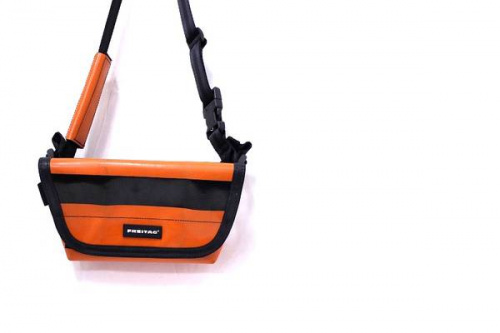 フライターグのサコッシュ