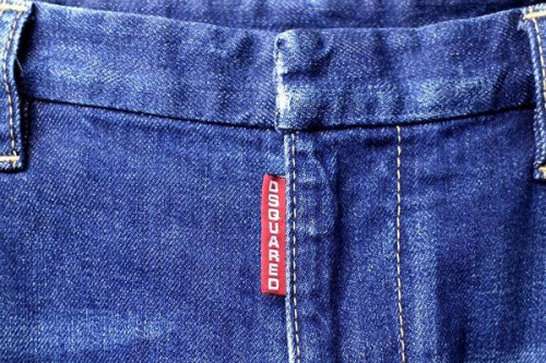 ディースクエアードのピンバッチデニム